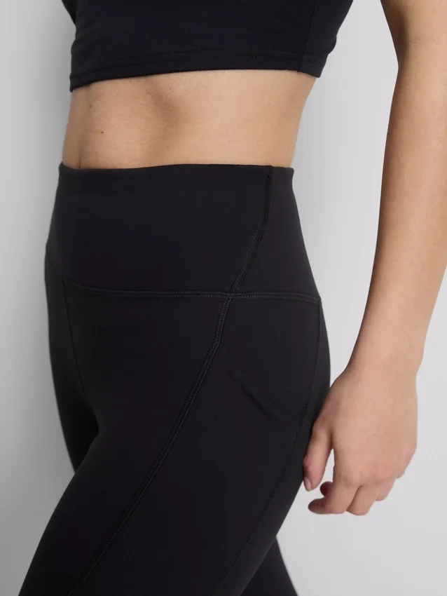 Aktive leggings med høy midje og jevn støtte