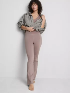 Aktive leggings med høy midje og utvidet ben
