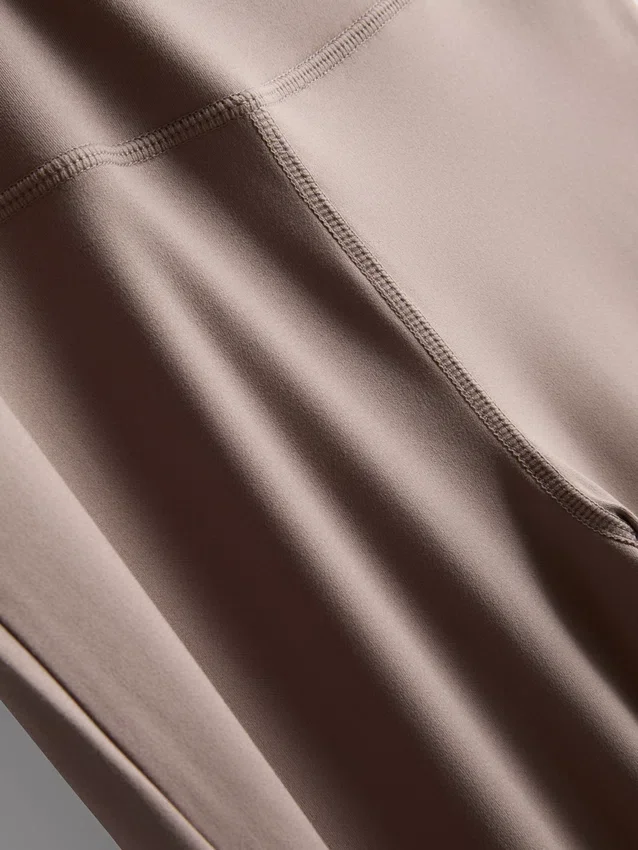 Aktive leggings med høy midje og utvidet ben