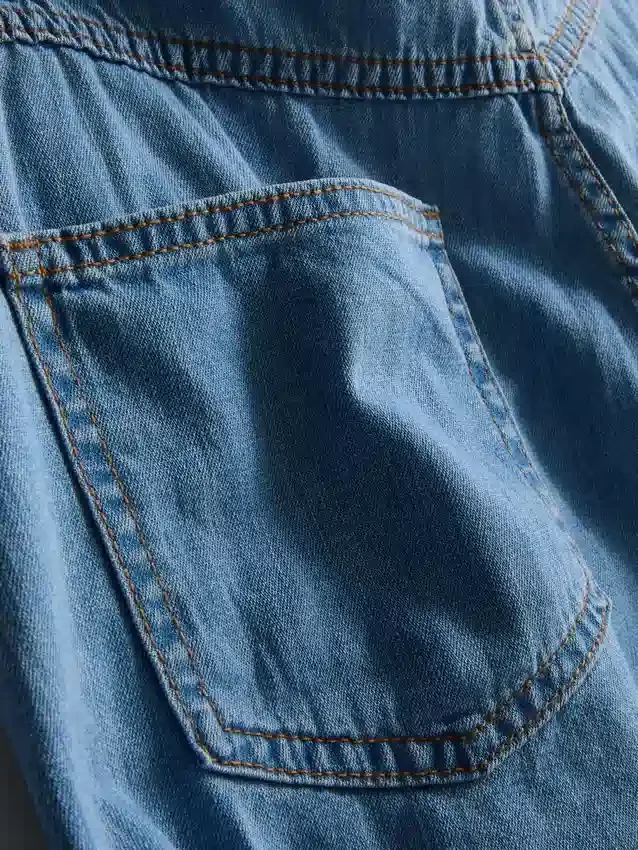 Asymmetrisk skort i bomullsdenim