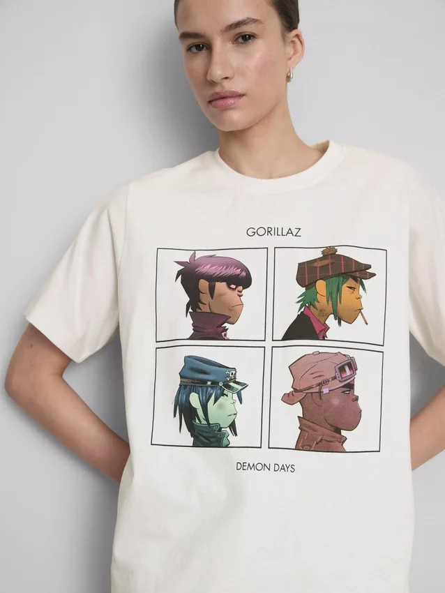 Avslappet Gorillaz-T-skjorte med grafisk musikkmotiv