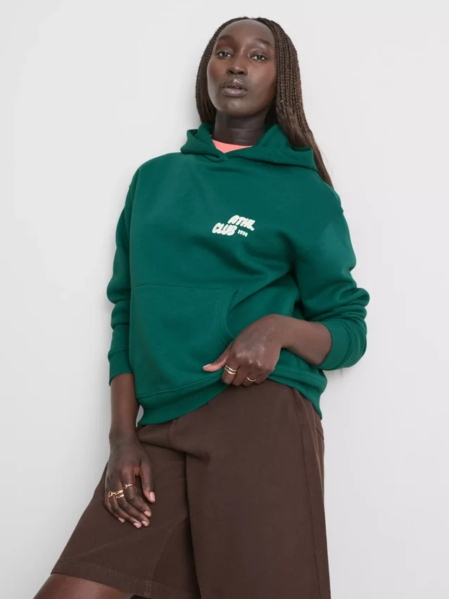 Avslappet hoodie i atletisk stil