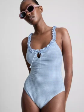 Badedrakt med volanger i gingham-mønster