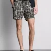 Badeshorts med abstrakt mønster