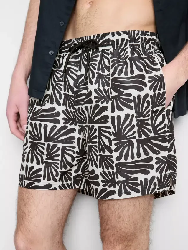Badeshorts med abstrakt mønster
