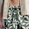 Badeshorts med blomstermønster og snøring