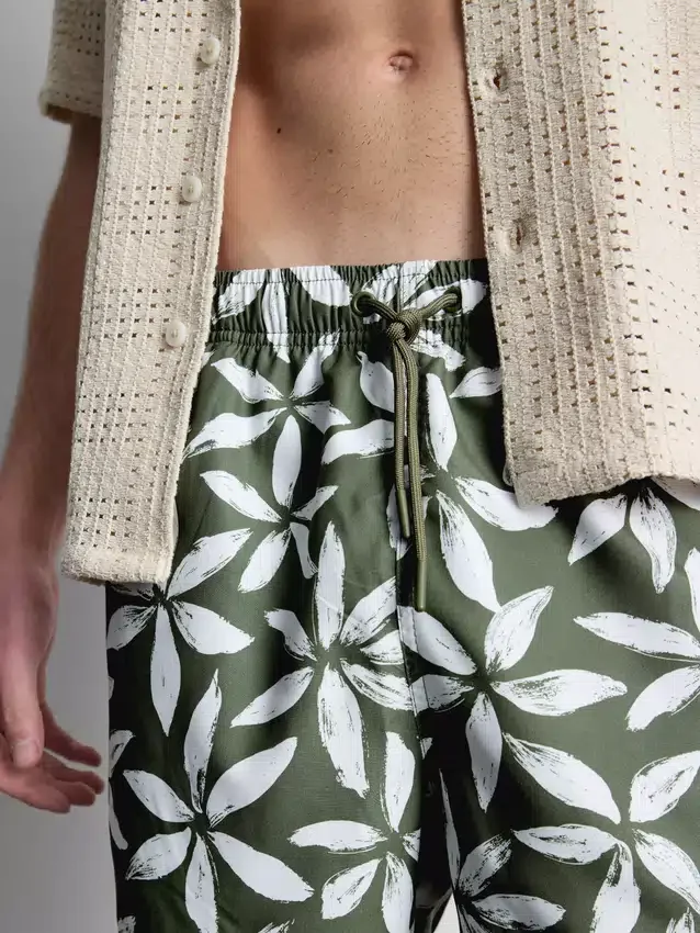 Badeshorts med blomstermønster og snøring