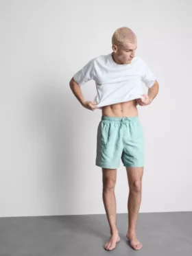 Badeshorts med brodert bladmønster