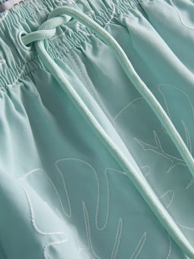 Badeshorts med brodert bladmønster