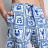 Badeshorts med tekstur som minner om middelhavsfliser