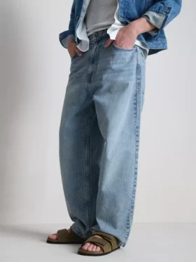 Baggy-jeans med middels høy midje