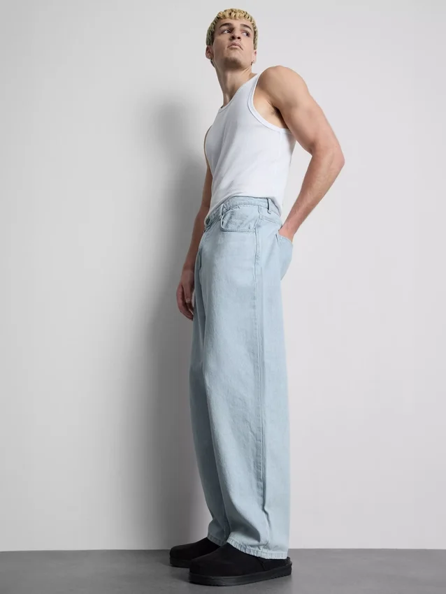 Baggy-jeans med middels høy midje