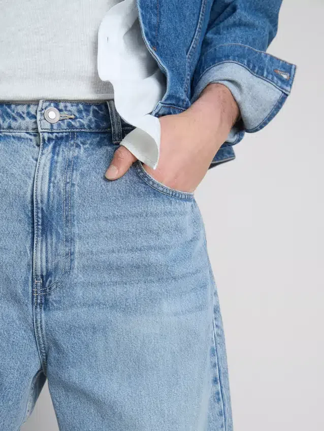 Baggy-jeans med middels høy midje