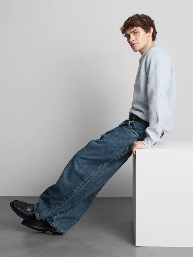 Baggy-jeans med middels høy midje