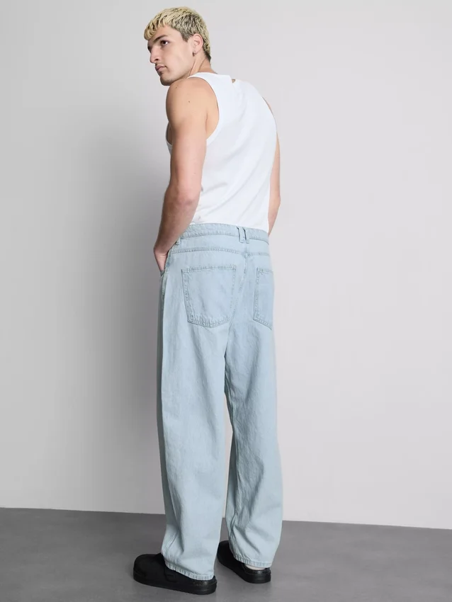 Baggy-jeans med middels høy midje