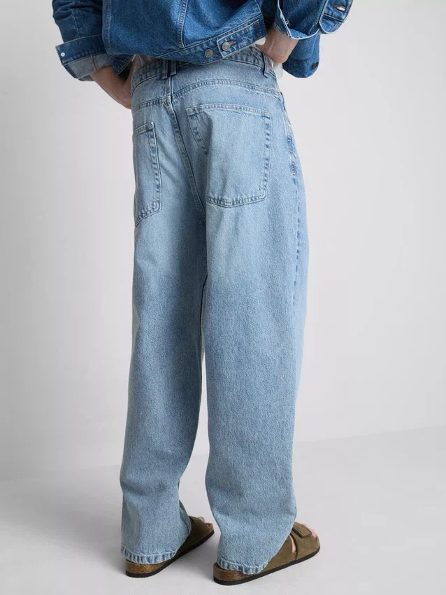 Baggy-jeans med middels høy midje