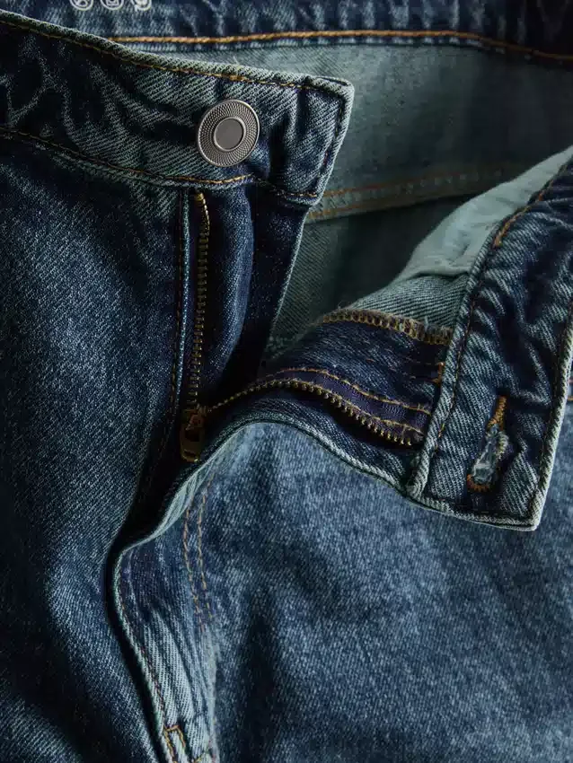 Baggy-jeans med middels høy midje
