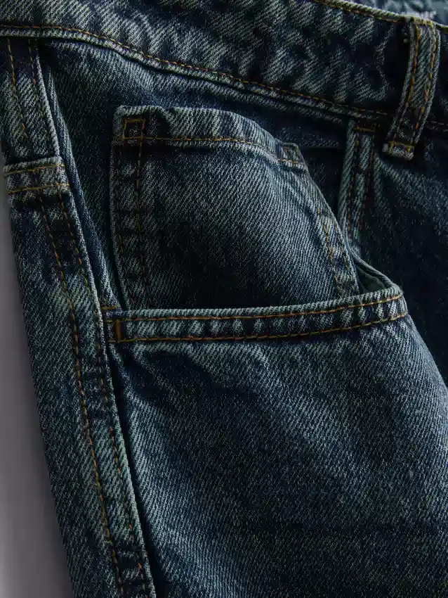 Baggy-jeans med middels høy midje