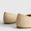 Ballerinasko i imitasjonslær med bred passform og firkantet tå