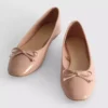 Ballerinasko med sløyfe i imitert skinn