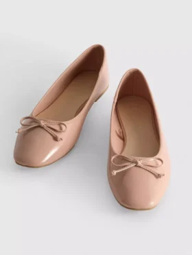 Ballerinasko med sløyfe i imitert skinn