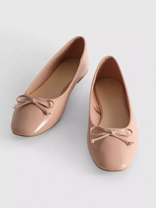 Ballerinasko med sløyfe i imitert skinn