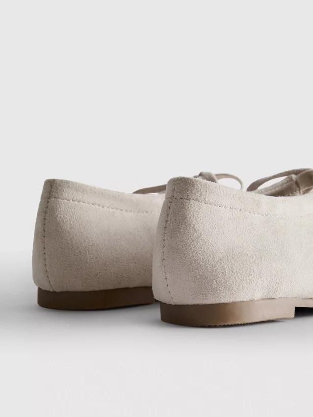 Ballerinasko med sløyfedetaljer