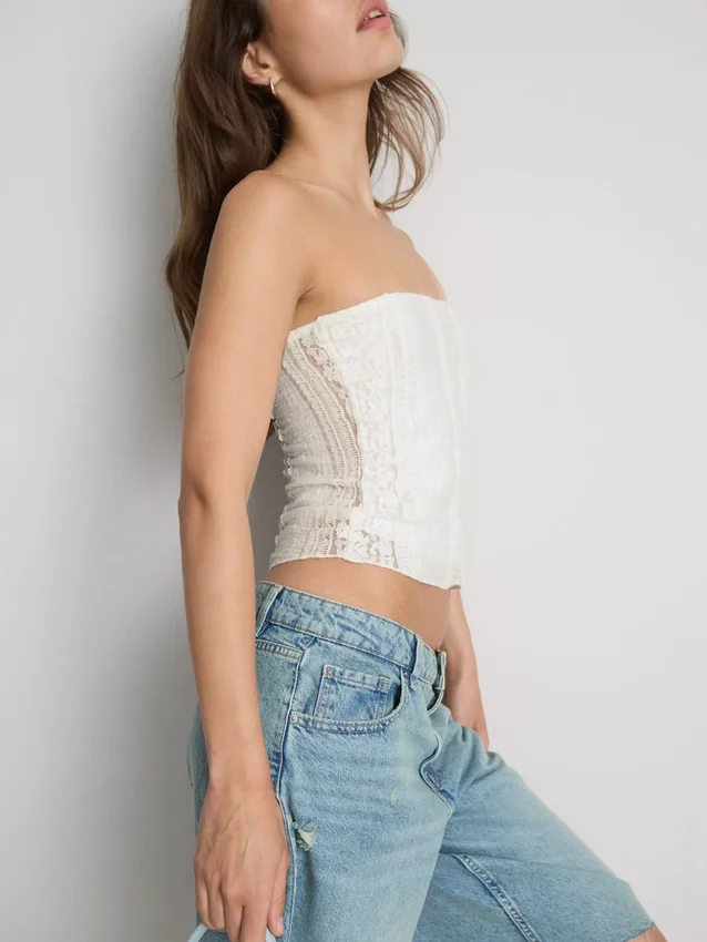 Bandeau-top i bomullsblanding med blonder