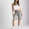 Bermudashorts i denim med ubehandlet kant