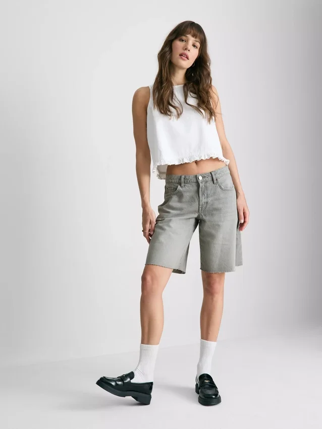 Bermudashorts i denim med ubehandlet kant