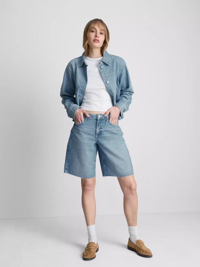 Bermudashorts i denim med ubehandlet kant