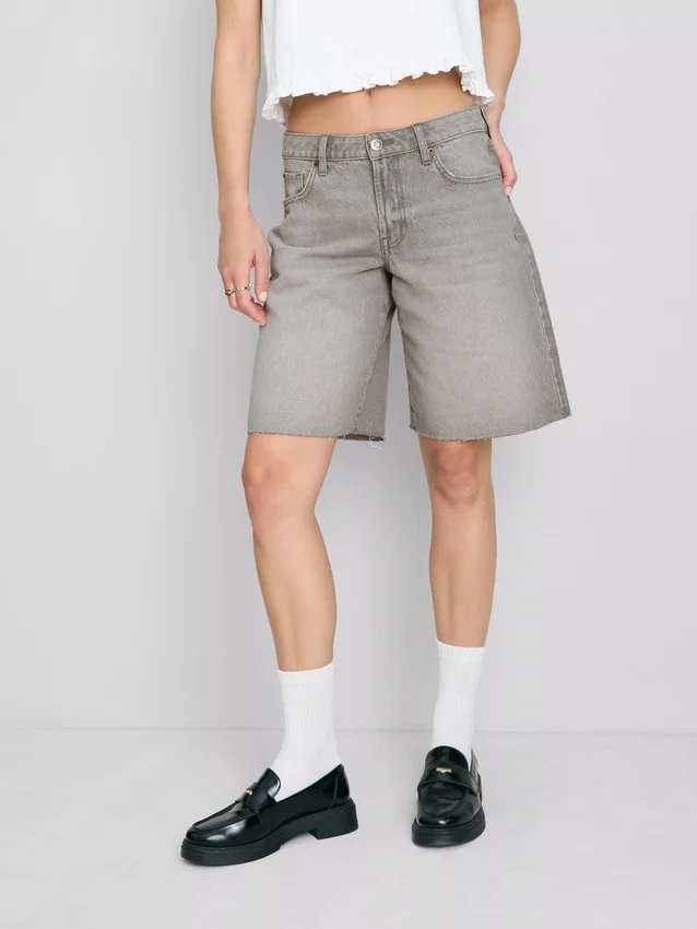 Bermudashorts i denim med ubehandlet kant