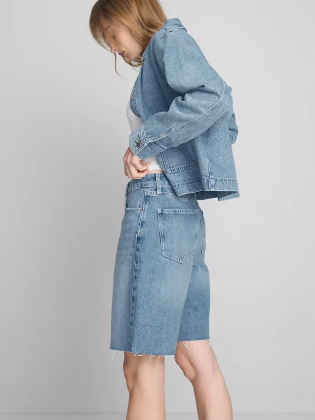 Bermudashorts i denim med ubehandlet kant