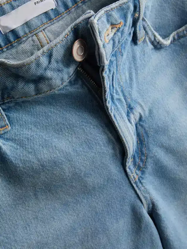 Bermudashorts i denim med ubehandlet kant