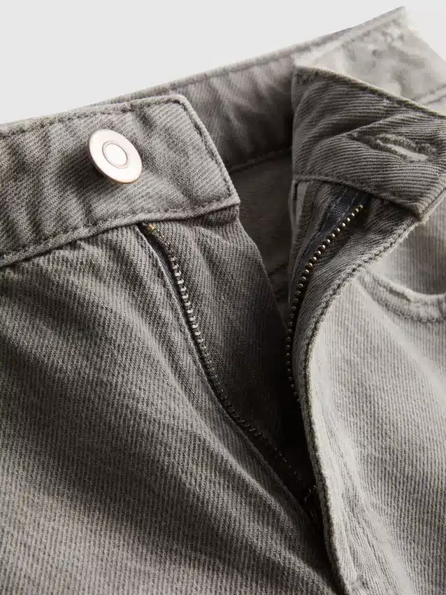Bermudashorts i denim med ubehandlet kant