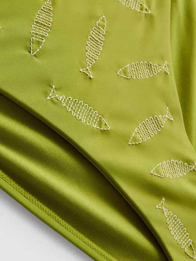 Bikinibukse med broderi og snøring i siden