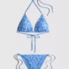 Bikinisett med trekantet topp og bånd i sidene
