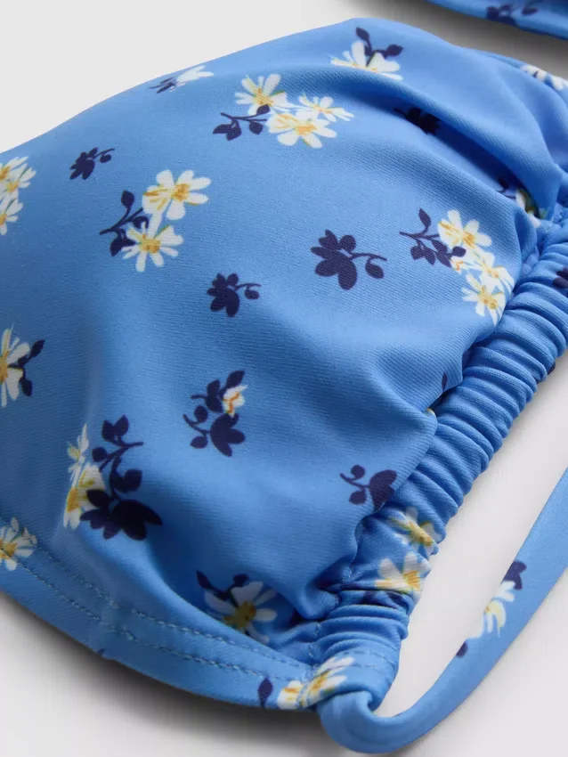Bikinisett med trekantet topp og bånd i sidene
