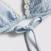 Bikinitopp i gingham med trekantform og daisy-kant