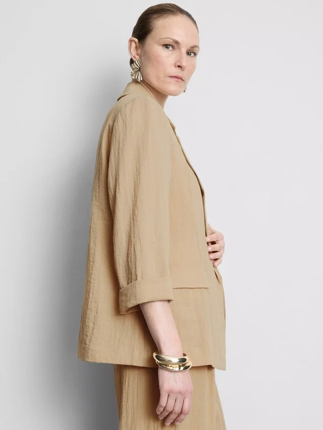 Blazer med strukturert, utskåret revers