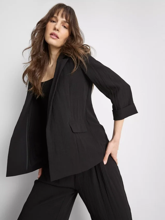 Blazer med strukturert, utskåret revers