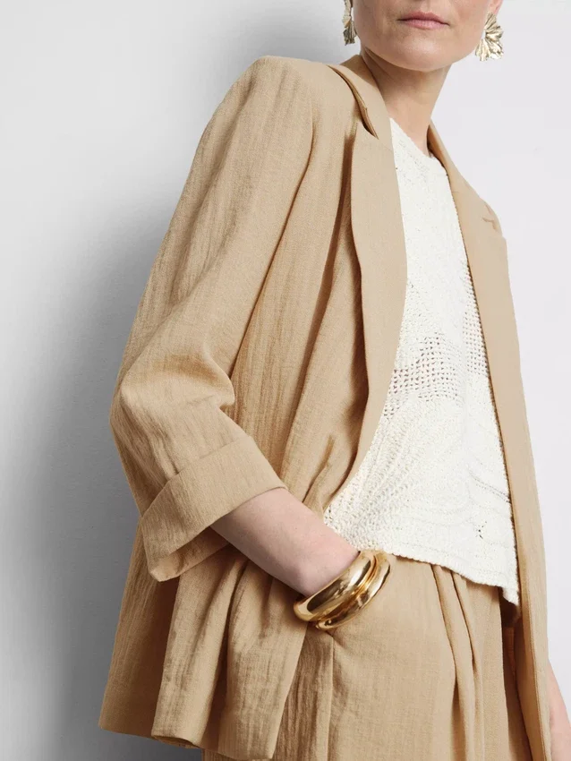 Blazer med strukturert, utskåret revers