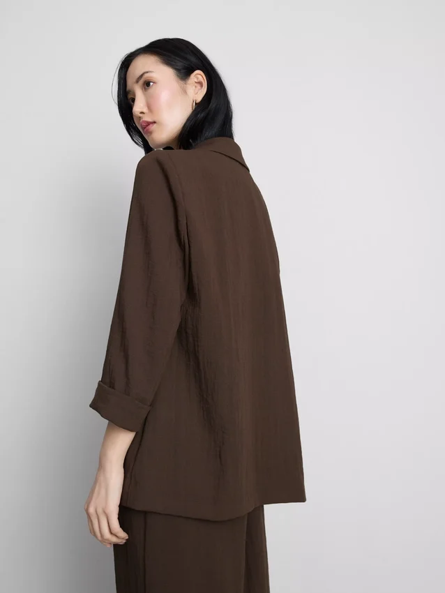Blazer med strukturert, utskåret revers