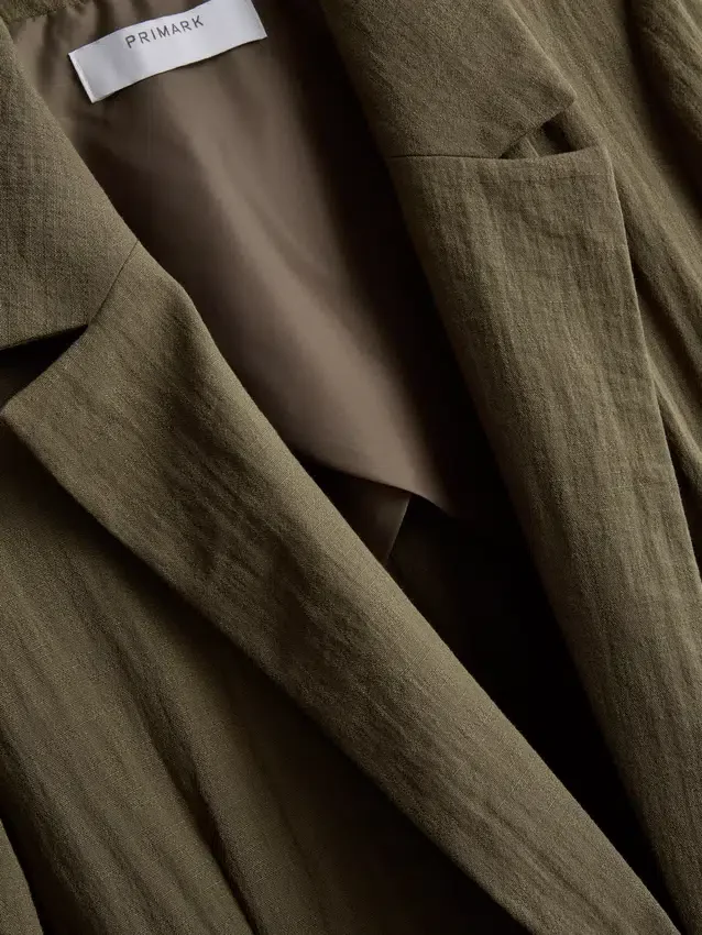 Blazer med strukturert, utskåret revers