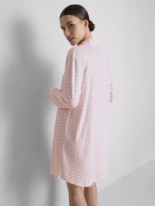 Blomstret nattkjole i boyfriend-stil