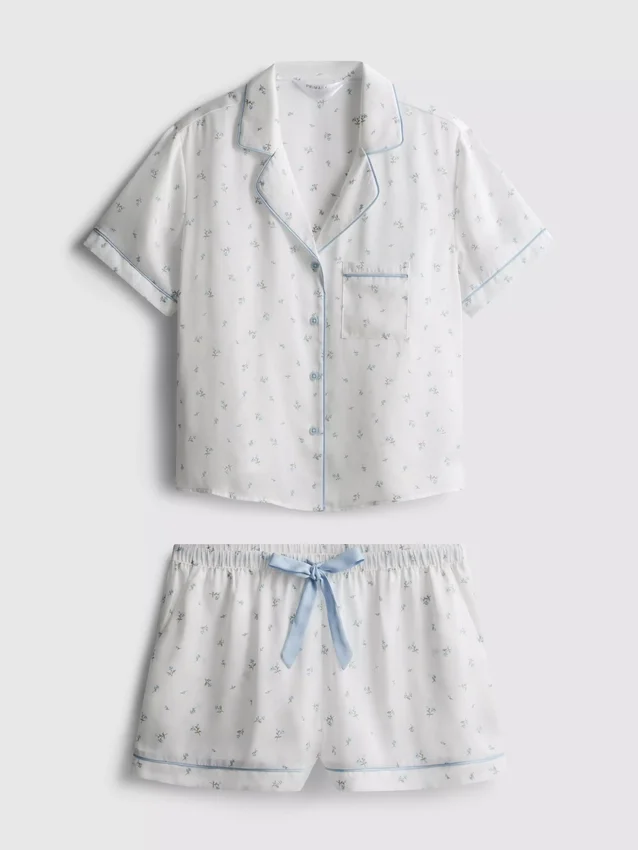 Blomstret sateng-pysjamaser i boyfriend-stil
