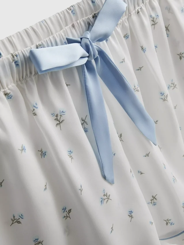 Blomstret sateng-pysjamaser i boyfriend-stil
