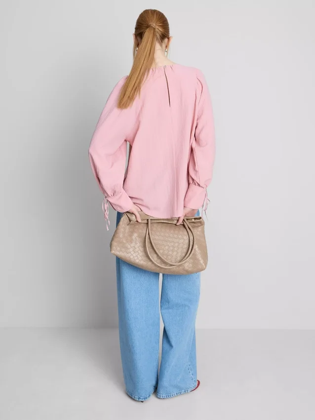 Bluse med strukturerte ballongermmer