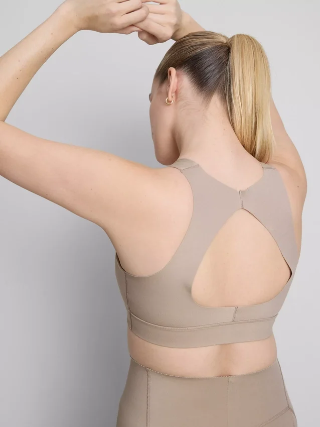Bodysculpt kort topp med utskjæringer