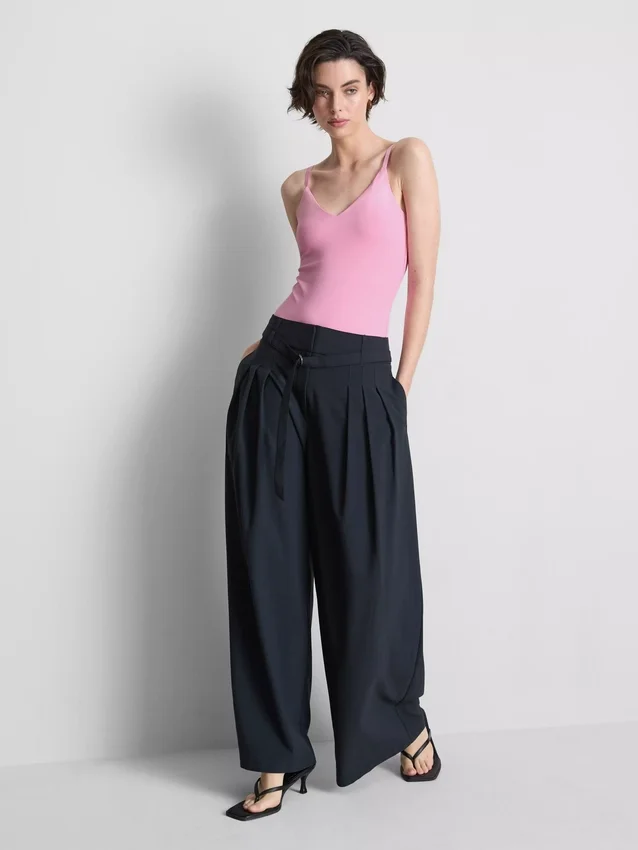Bodysuit med V-hals og stropper